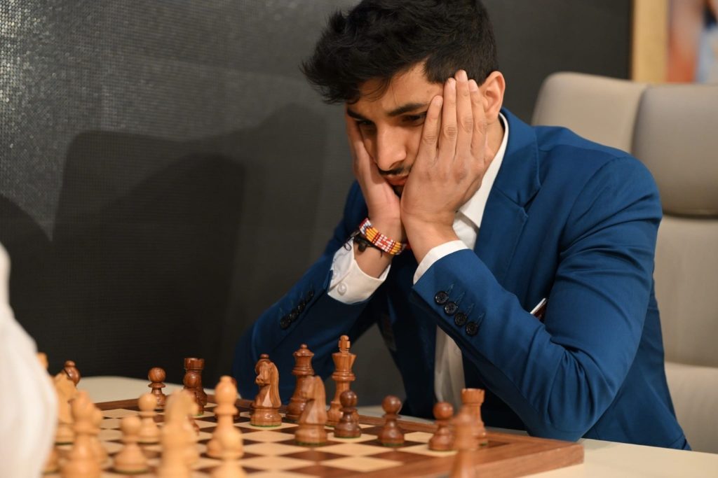 Szachy wymagają spokojnego przemyślenia każdego ruchu i długotrwałego planowania kolejnych posunięć