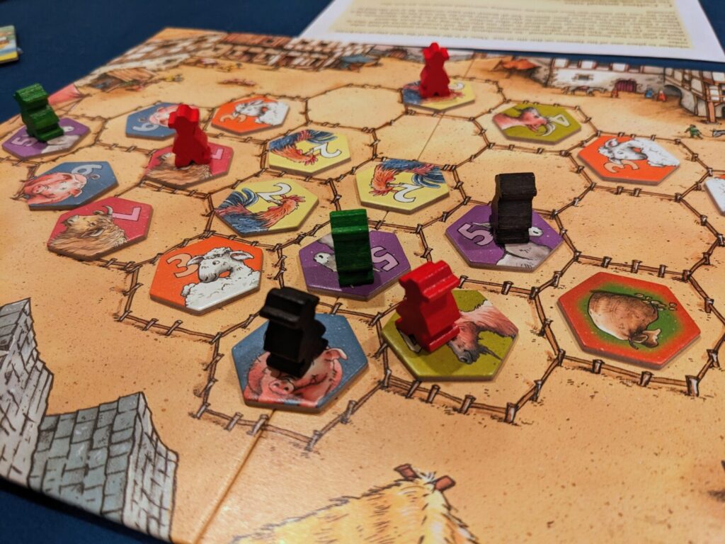 Everdell leśna wioska zwierząt Urocze leśne zwierzątka jak wiewiórki i lisy budujące wioskę w Everdell