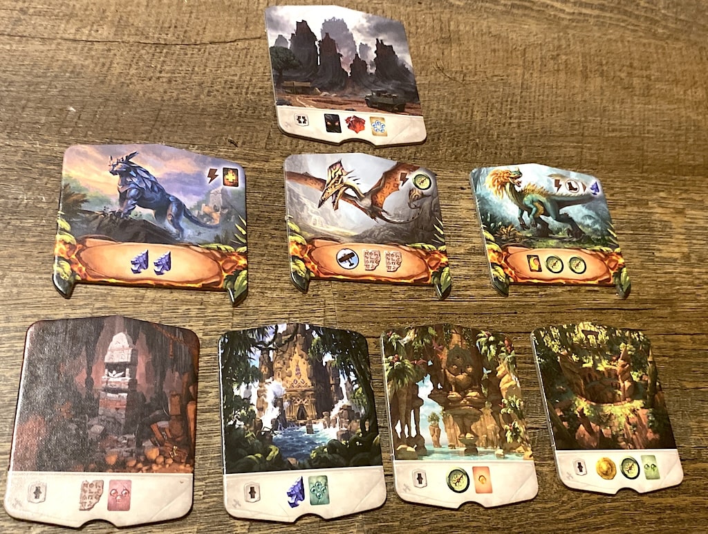 strażnik potwór z kłami i łapami na karcie z dżunglowym tłem