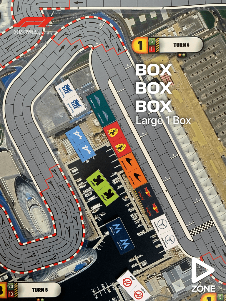 gracz przesuwający zielony bolid po zakrętach toru