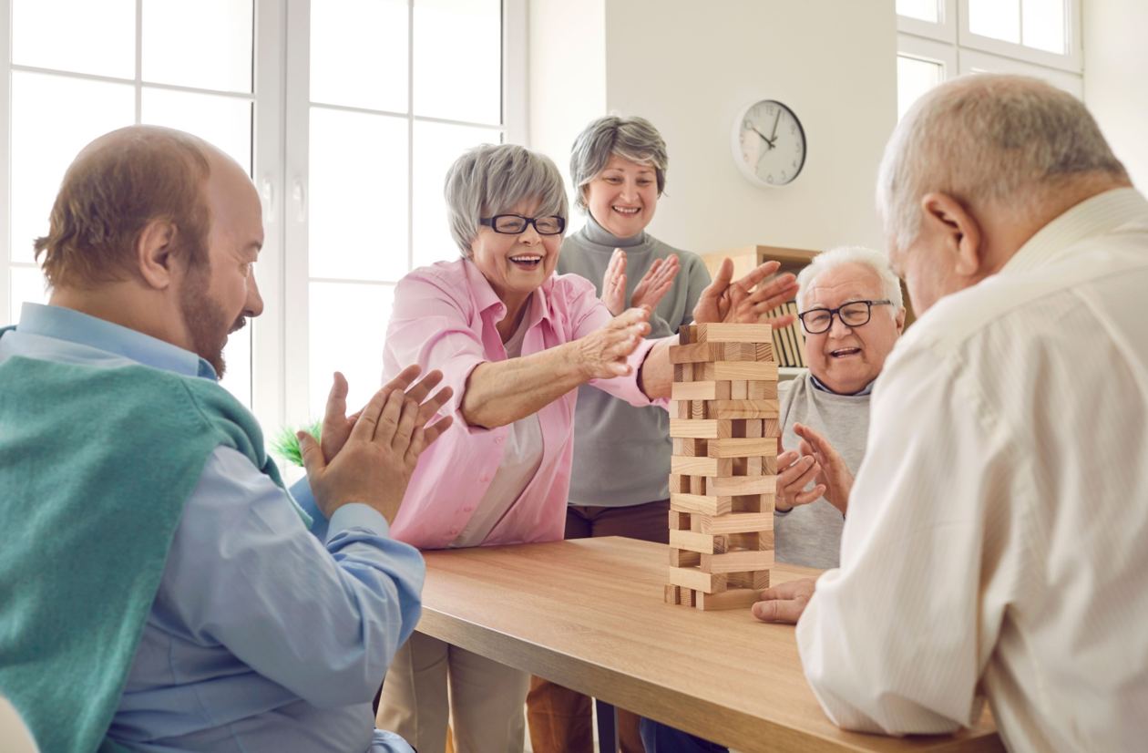 Planszówki dla seniorów: jak ćwiczą pamięć i sprawność?